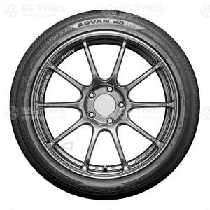 Yokohama Advan dB V553 215/45 R18 93W